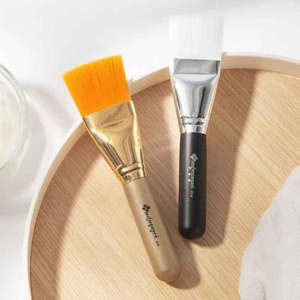 Makeup: Mask Brush Large (Black Handle with White Bristles)