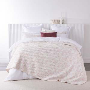 Gracious Living Maddie Quilted Cotton Blanket