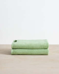 Bath: Apple Cotton Terry Bath Towels (Set of Two)