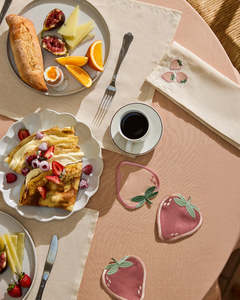 Napkins: Les Fruits Fraise Napkins (Set of Four)