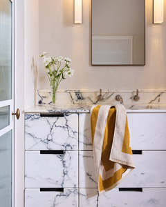Bath: Crème & Turmeric Two-Toned Hand Towel