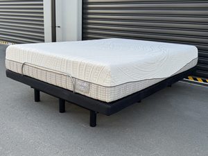 Products: Dunlopillo Queen Adjustable Bed - Bedworld