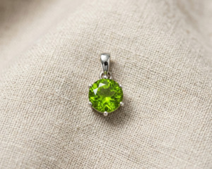 Pendants: Sterling Silver Round Peridot Pendant