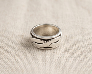 Rings 1: Sterling Silver Linked Lines Spinning Ring