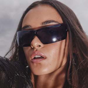 The Bodyguard -  Black/Matte Black