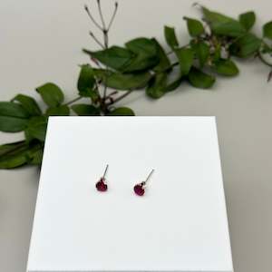 Eden Jewellery: Iris Stud -5mm - Ruby