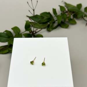 Eden Jewellery: Iris Stud 10ct Gold 5mm - Peridot