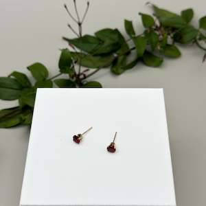 Eden Jewellery: Iris Stud 14ct Gold 5mm - Ruby