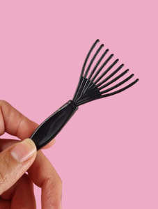 Brush cleaner comb
