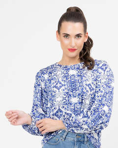 Seeking Lola: Intrigued top