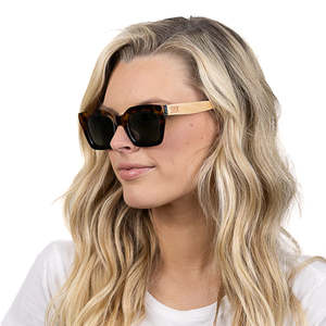 Accessories: Soek sunglasses, Icon