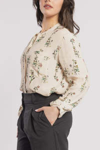 Tops: Salut shirt