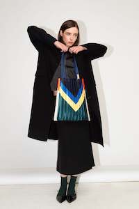 Multitudes Rei Tote Bag