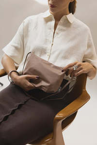 By Designer Bags: Cross Body Baggy - Beaver Fur