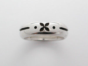 Products: Single Tapa Flower Medium Ring benflynn