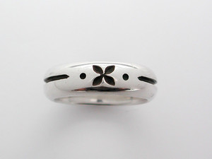 Products: Single Tapa Flower Narrow Ring benflynn