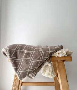 Lounge Throw - Stone Washed Tassel