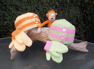 Extreme Handknits NZ- Child's 5 Button Beanie & Mittens
