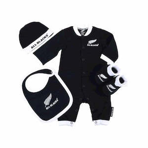 All Blacks new born infant 4 piece Gift Set (size 000 to 3 months)