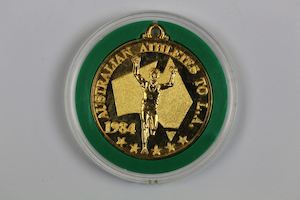 World Historical Medals: AUSTRALIA ATHLETES TO LOS ANGELES OLYMPICS 1984 MEDALLION GILDED