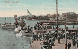 World Postcards: GB HULL VICTORIA PIER SHIPPING POSTCARD