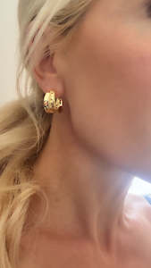 Lindi Kingi Wide Beaten Hoops