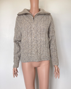 Max: Max cable knit sweater