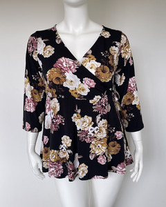 Xl Size 22 And Larger: Torrid floral wrap top