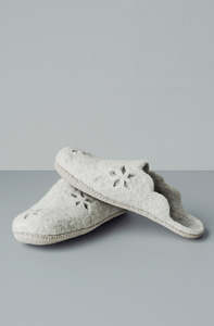 All Essential Items: uteki slide light grey