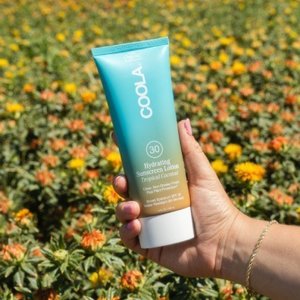 Products: COOLA Classic Body SPF30 Organic Sunscreen Lotion (Tropical Coconut) ⋆ Bien-être Beauty Therapy