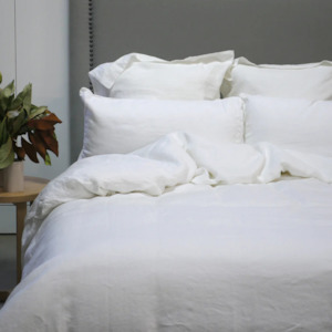 Bedding: Vida Stonewashed Linen Flat Sheet