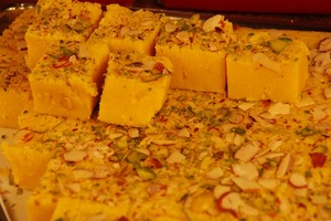 Products: Khoa Kesar Barfi – Bikanervala NZ