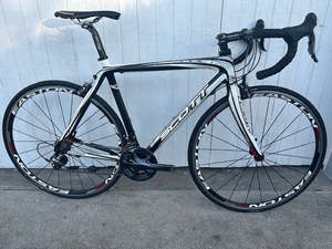 Road Bikes 1: Scott Addict R3 (Dura Ace) - Medium