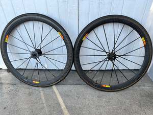 Wheelsets: Mavic Cosmics 50mm full Carbon Tubs - 11 Spd