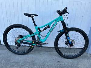 Mountain Bikes: Juliana Furtado Carbon Women's DISC 27.5 MTB - Small