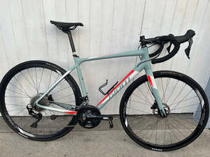 Road Bikes 1: Giant Contend SL (11 Spd 105) DISC - M