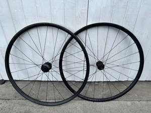 Wheelsets: Bontrager Paradigm DISC TLR Wheelset