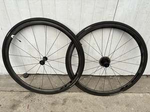 Wheelsets: Giant SLR One 30mm Carbon wheelset (11 Speed)