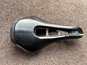 Accessories: Pro Stealth Saddle - 142cm