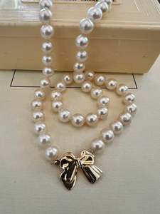Pearl Necklace with Bow clasp in 9ct gold.