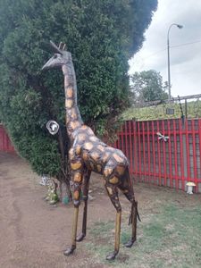 Products: Giraffe Sculpture