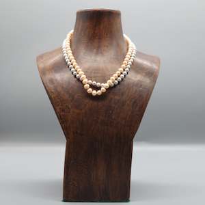 Jewellery: Large Pearl Necklaces