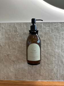 Products: METAL HANDWASH + BODYWASH PUMP