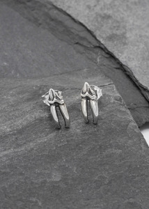 Mink teeth stud earrings