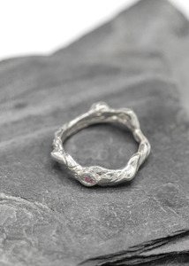 Jewellery: Pink sapphire flow ring