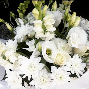 Frontpage: White Bouquets