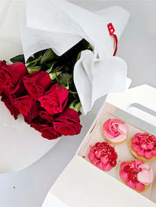 Frontpage: Dozen Red Roses with Cupcakes