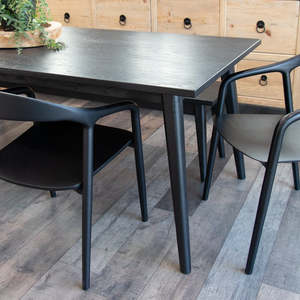 Dining Table: Vaasa Dining Table