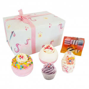 Body Gift Ideas For Her: Bomb Cosmetics - Wrapped gift pack