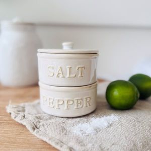 Alba Kitchen: Salt and Pepper Ceramic